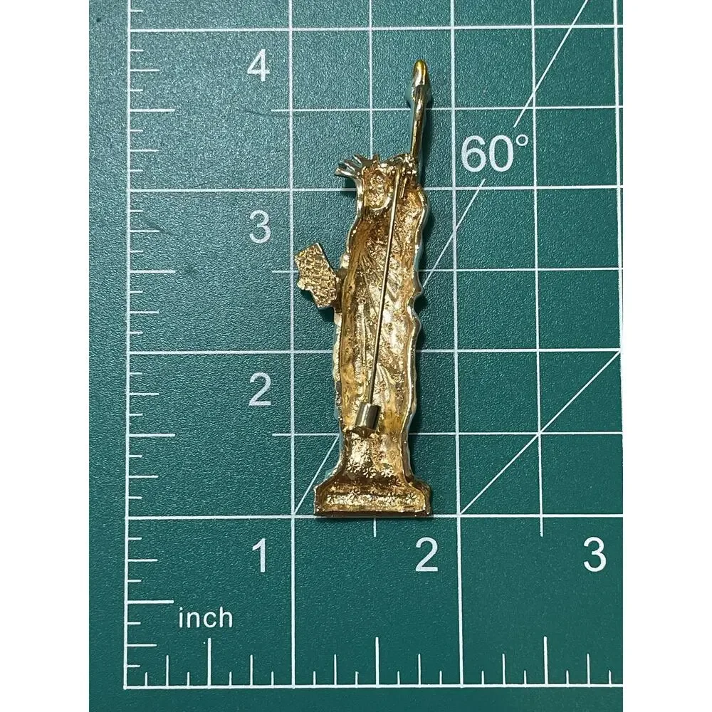 NWOT Green Statue Of Liberty Brooch Pendant Enamel Travel Monument Souvenir